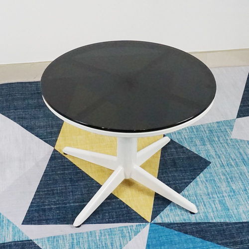 SFBT012- Bàn Sofa chân trụ tròn chia 4 sơn trắng mặt kính đen