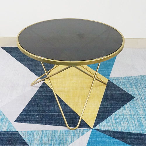 SFBT015- Bàn Sofa 3 chân chữ V vàng đồng mặt kính đen