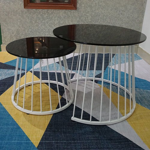 SFBT007 - Bộ 2 bàn Sofa lớn nhỏ chân hình chóp sơn trắng mặt kính đen