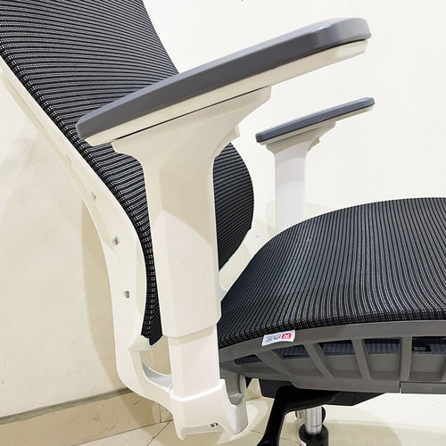 Ghế Ergonomic văn phòng cao cấp màu Đen Trắng